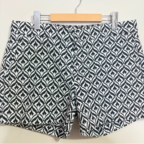 Banana Republic Mid Rise Hampton Black White Geo Shorts 4.5" Inseam - Picture 3 of 12